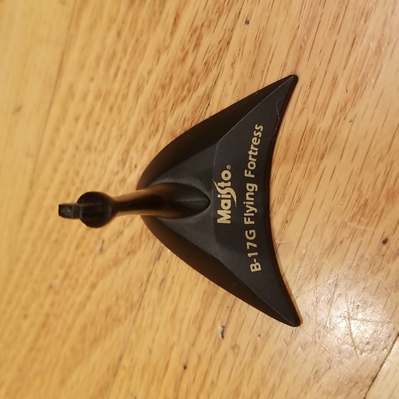 Maisto B-17G Flying Fortress Sugarland Express - Picture 7 of 11